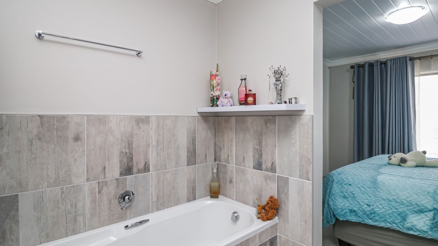 3 Bedroom Property for Sale in Dana Bay Western Cape